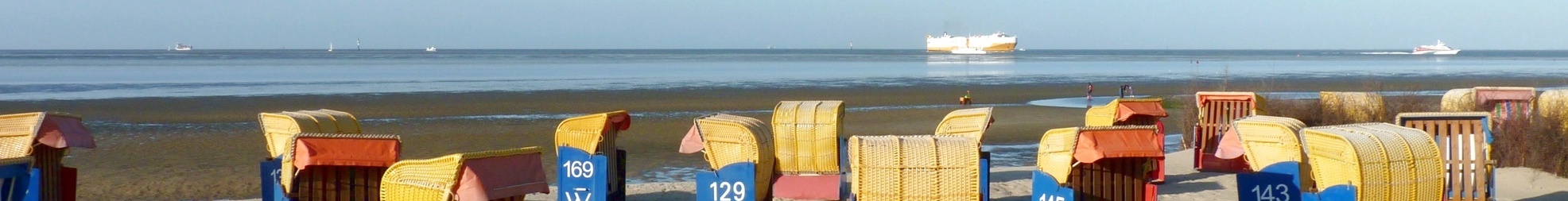 Sicht auf Weltschifffahrtsweg, Strandkörbe